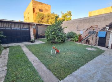 Casa de 3 ambientes, La Matanza · Venta - Casa C/ Fondo Libre, Cochera, Quincho