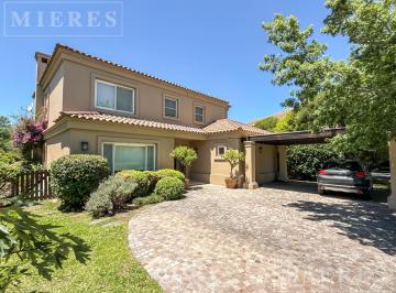 Casa · 232m² · 8 Ambientes · 2 Cocheras · Casa en Venta en Ayres de Pilar