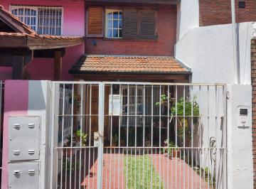 Casa de 3 ambientes, Vicente López · Muy Buen Duplex, de 2 Dorm., Cochera y Patio
