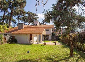 Casa · 100m² · 4 Ambientes · 1 Cochera · Casa en Alquiler de Temporada y Anual