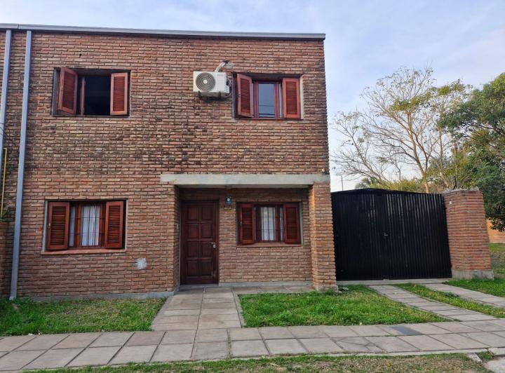 Casa · 97m² · 2 Dormitorios · 2 Cocheras