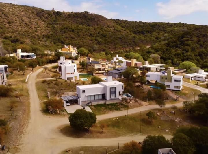 Casa · 260m² · 5 Ambientes · 2 Cocheras