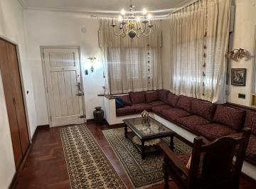 Casa · 192m² · 5 Ambientes · 2 Cocheras · Casa en Venta en Adrogue