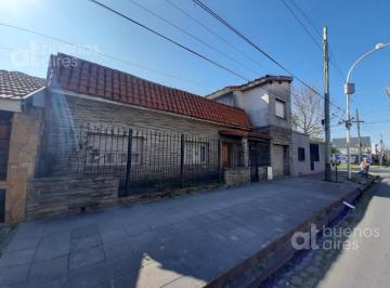 Casa · 90m² · 4 Ambientes · Venta Casa 4 Ambientes Remedios de Escalada con Patio y Terraza a Reciclar
