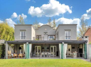 Casa · 279m² · 7 Ambientes · Todo El Confort en Una Casa Ubicada en El Km 35 Ramal Pilar