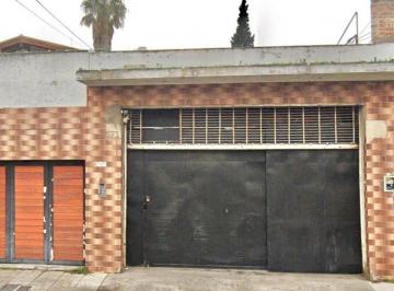 Casa · 333m² · 5 Ambientes · 3 Cocheras · Casa con Local Al Frente de 5 Ambientes Cochera Bernal Oeste