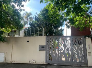 Casa · 1m² · 3 Ambientes · 2 Cocheras · Jose Marmol Alquiler Duplex C/cochera y Jardin 3 Ambientes