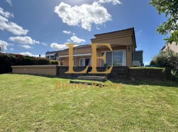 Casa · 200m² · 4 Ambientes · 5 Cocheras · Venta Casa San Marco Al Rio