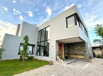 Casa · 400m² · 4 Ambientes · Casa en Alquiler Temporario en Laguna Grande, Villanueva, Tigre