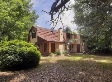 Casa de 5 ambientes, Presidente Perón · Pintoresca y Amplia Cabaña Rodeada de Bosque