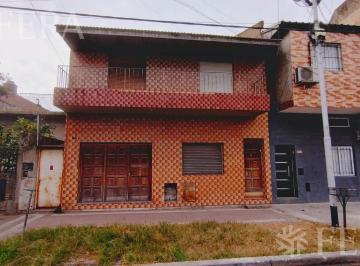 Casa · 122m² · 5 Ambientes · 1 Cochera · Venta de Casa 5 Ambientes con Cochera en Sarandi