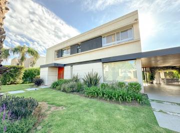 Casa · 225m² · 6 Ambientes · 2 Cocheras · Casa 3 Dorm - Miraflores