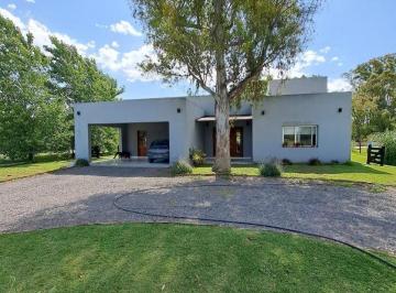 Casa · 180m² · 4 Ambientes · 2 Cocheras · Casa en Club de Campo a La Venta