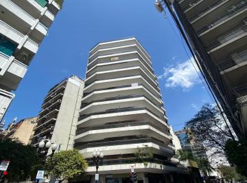 Departamento · 195m² · 9 Ambientes · 1 Cochera · Departamento en Venta Semi Piso Cuatro Dorm. - Centro