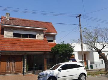 Casa · 260m² · 5 Ambientes · 1 Cochera · Casa - Don Bosco