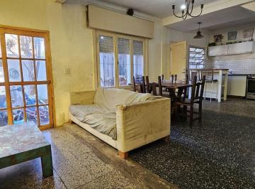 PH · 57m² · 3 Ambientes · PH a Reciclar de 2 Plantas y 3 Amb, con Jardín y Quincho en Medrano 2000, Boulogne