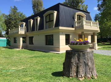 Casa · 340m² · 4 Ambientes · Chalet 5 Amb. Estilo Frances. Escrit. Family. Dep - Serv.