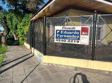 PH de 3 ambientes, Lanús · Hermosa Casa PH, en Esquina con Jardín Perimetral.