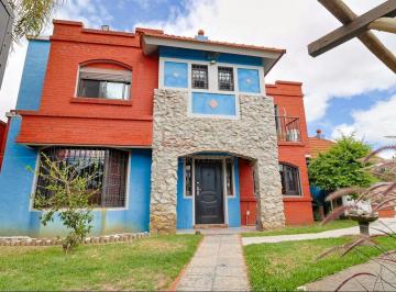 Casa · 218m² · 5 Ambientes · 2 Cocheras · Venta Casa Solymar 4 Dorm. y 4 Baños