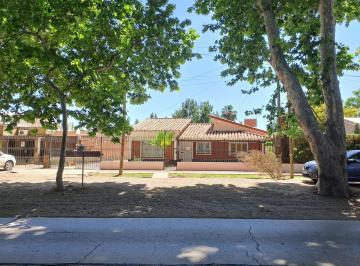 Casa · 298m² · 9 Ambientes · 2 Cocheras · Venta - Amplia Casona con 2800 m² de Terreno
