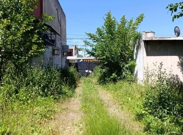 Terreno , Lanús · Lote en Alquiler con Dos Galpones