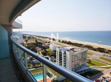 Foto1 · Playa Brava, Edificio con Muy Buenos Amenities