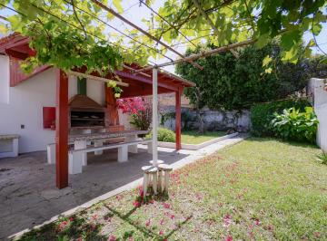 Casa de 5 ambientes, Vicente López · Venta Vivienda Multifamiliar, Olivos Roche, Jardín, Quincho, Terraza, Garage