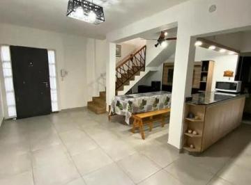 PH · 104m² · 5 Ambientes · Venta PH 3 Dorm. con Patio y Parrillero - Matheu, Rosario