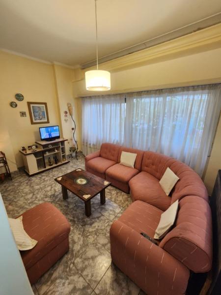 Ph en Venta! Maipú 3200. -La propiedad posee: P. b. Living comedor con cocina integrada y espacio de lavarropas. P. a.: 2 dormitorios uno con balcón interno y baño completo.