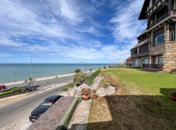 Casa · 130m² · 4 Ambientes · 1 Cochera · Chalet Patrimonial con Vista Plena Al Mar - 2 Dorm.