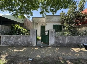 Casa · 108m² · 6 Ambientes · 1 Cochera · Lote Propio: 8,66 X 27 - Excelente Oportunidad!