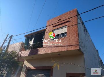 Casa · 141m² · 4 Ambientes · 1 Cochera · 2 Deparartamentos - Venta en Block - Impecable!.