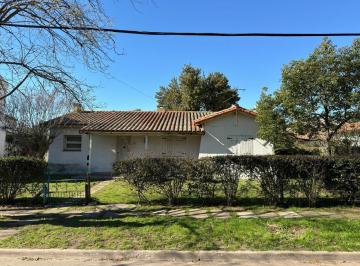 Casa · 107m² · 5 Ambientes · Chalet en Venta en Barrio Uno, Ezeiza, G. B. a. Zona Sur