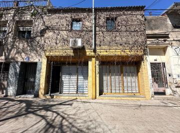 Local comercial · 189m² · 6 Ambientes · Local en Venta, Refinerias, Rosario, a m de Av Alberdi 2 Plantas Patio!