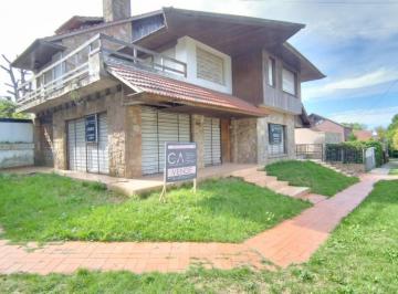 Casa · 350m² · 6 Ambientes · 2 Cocheras · Oportunidad Unica Hermoso Chalet en Barrio Residencial