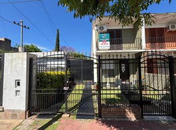 PH de 4 ambientes, Rosario · Alberdi - Casa 2 Dorm. Tipo Dúplex en Pb - 103 m. de Patio/jardín