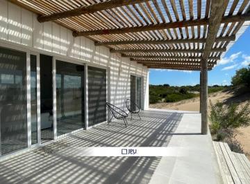 Casa · 140m² · 5 Ambientes · Casa en Venta - Costa Esmeralda