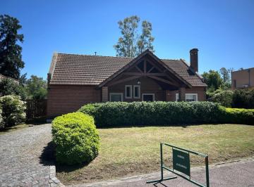Casa · 195m² · 5 Ambientes · 1 Cochera · Casa en Venta en Altos del Golf, Pilar, Provincia de Buenos Aires