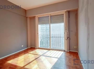 Departamento · 55m² · 3 Ambientes · Venta de Departamento en Lanús Oeste de 3 Ambientes Al Frente con Balcón