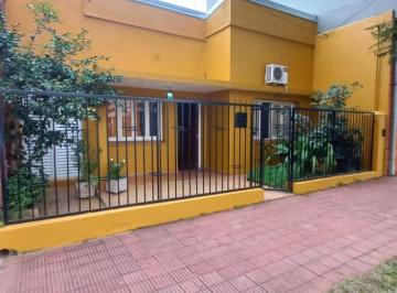 Casa · 95m² · 3 Ambientes · Casa en Venta de Tres Dorm. a 5 Minutos del Centro