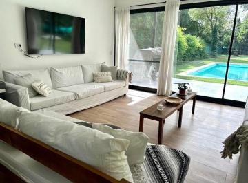 Quinta vacacional · 100m² · 2 Ambientes · 5 Cocheras · 4500 m de Lote, Zona Residencial, Pileta, Parrilla