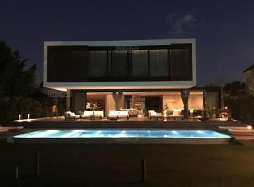 Casa · 715m² · 5 Ambientes · 2 Cocheras · Casa en Venta en Bella Vista, San Miguel, G. B. a. Zona Norte