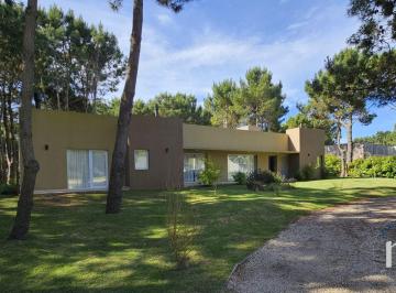 DEI-DEI-1594_2 · Casa en Venta 3 Dorm. con Pileta en Pinamar La Herradura Barrio Privado