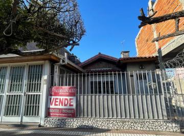 Casa · 120m² · 3 Ambientes · Casa en Venta de 3 Ambientes con Jardin, Quincho, Parrilla y Cochera, Acepta Permuta - Wilde