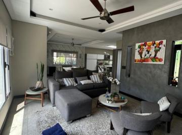 Casa · 260m² · 4 Ambientes · 2 Cocheras · Hermosa Casa en Cul de Sac