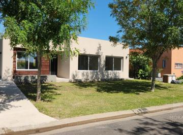 Casa · 150m² · 4 Ambientes · 1 Cochera · Alquiler Casa Pilar