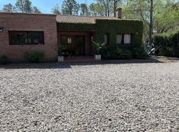 Casa · 271m² · 10 Ambientes · 2 Cocheras · Casa de Categoria en Villa Allende Golf