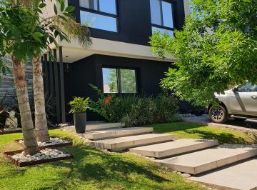 Casa de 7 ambientes, Tigre · Hermosa Casa - Barrio Castaños - Lote Interno