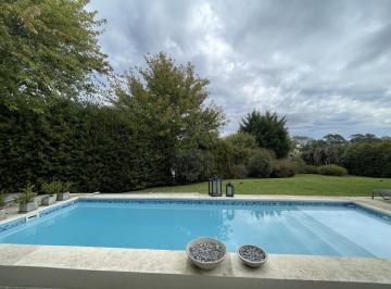 Casa · 370m² · 6 Ambientes · Casa en Alquiler en Arenas del Sur