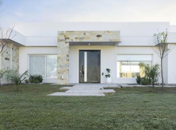 Casa · 215m² · 6 Ambientes · 2 Cocheras · Casa - Comarcas de Luján Barrio San Roque